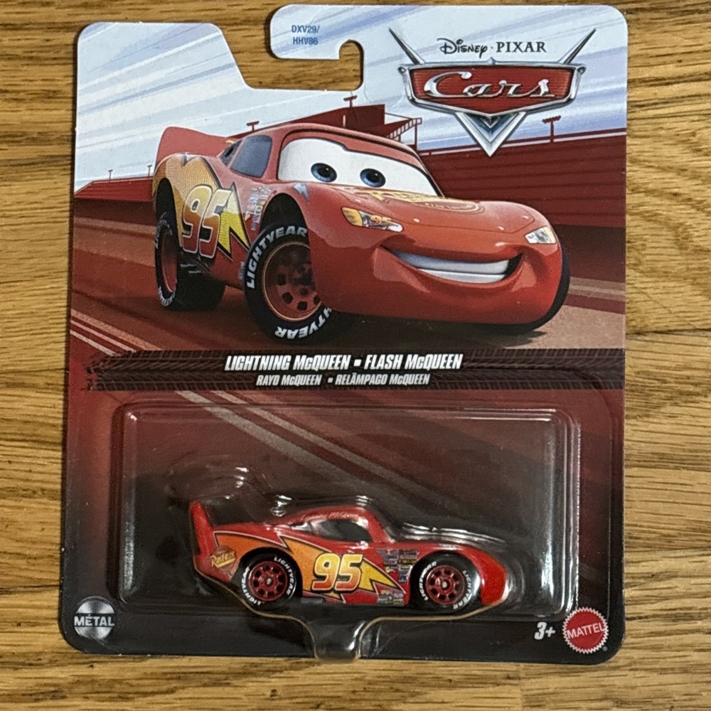 Disney Pixar Cars Lightning McQueen Diecast Mattel FLM26 1:55 New In Box